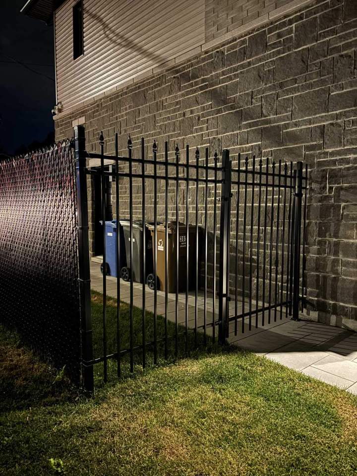 steel and aluminum fencing Montreal