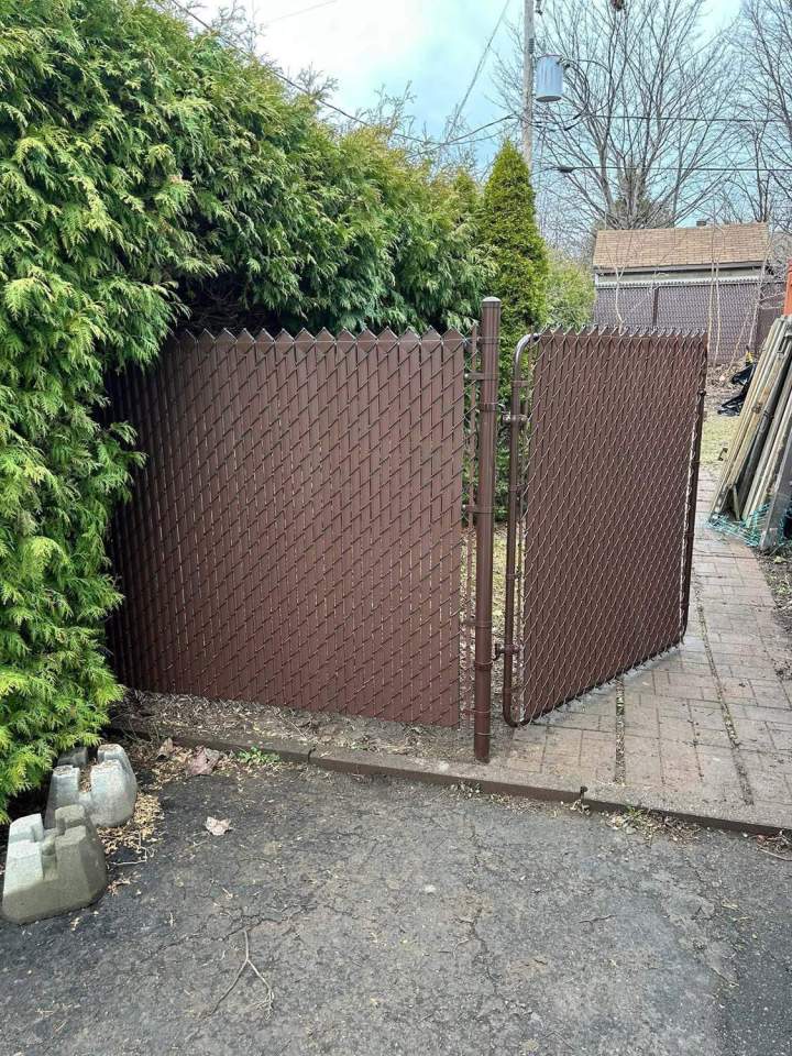 Pose de clôture Frost Montréal